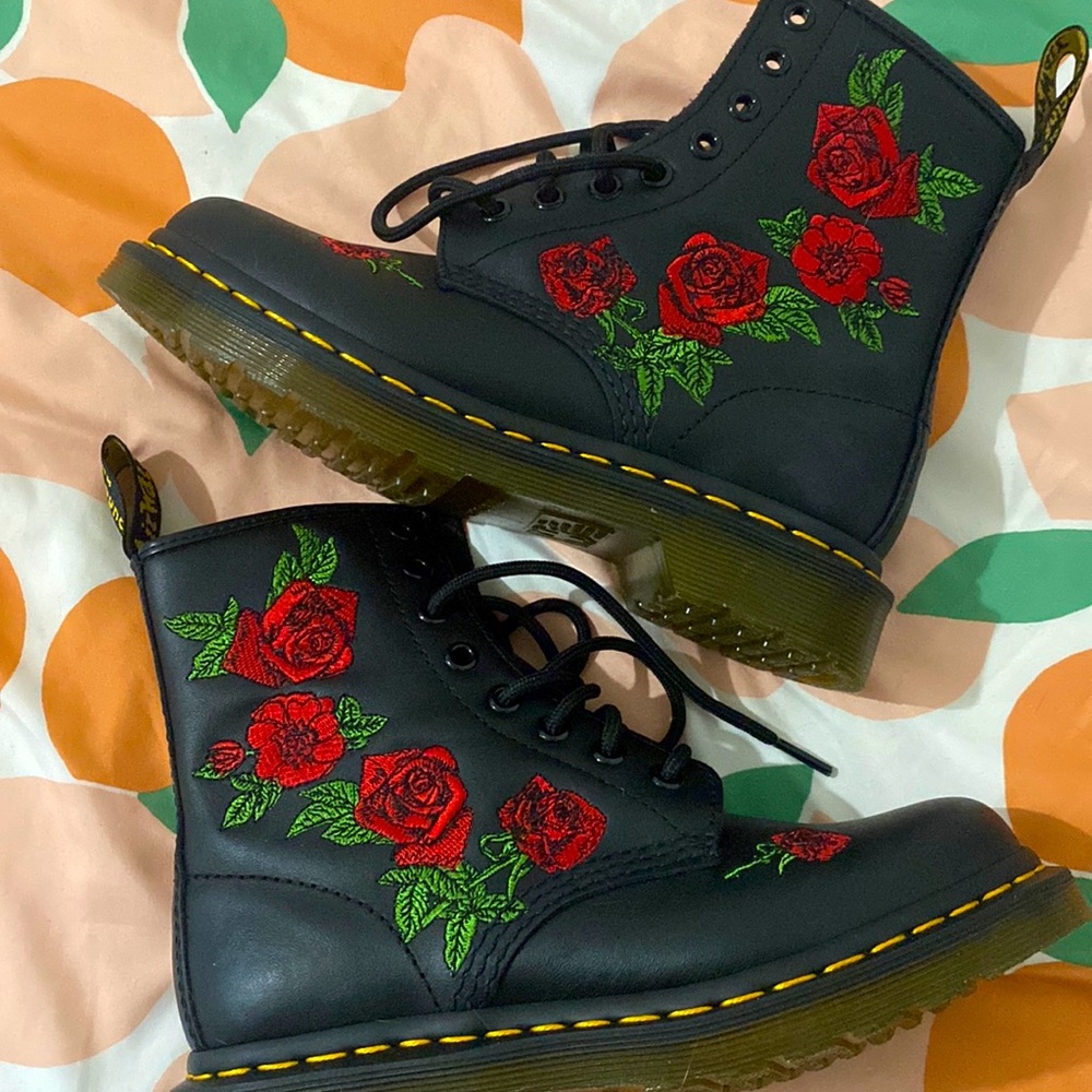 Dr. Martens Women's 1460 Vonda Softy T Fashion Boot US 5